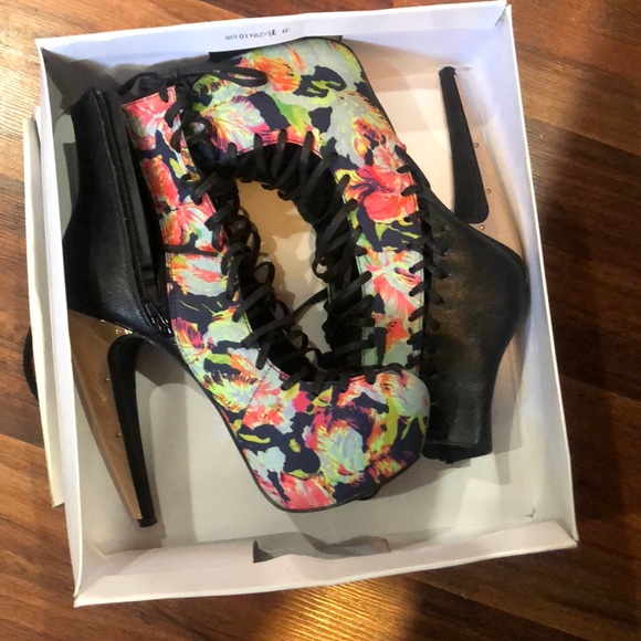 Multi Color Platform - Picture 1 of 2